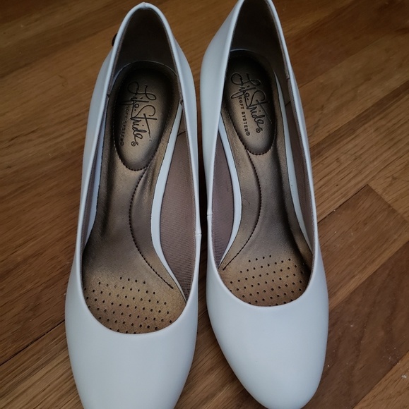 Heels - Picture 2 of 4